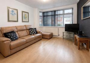 3-Bedroom House in Warrington with Free WiFi Ideal for Family and Contractor Stays