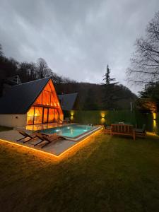 Green date bungalow