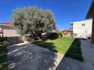 Artemis Garden House
