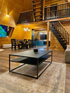 Cabana Bradova Jacuzzi & Heated Pool A-Frame