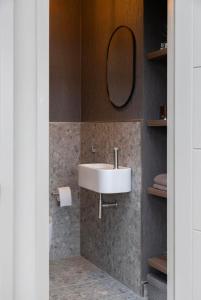 Perfect place - 2 bedroom in The Edge