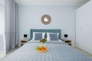 Stylowy Apartament z Balkonem Parkingiem oraz Strefą Wellness by Noclegi Renters