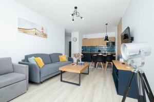 Stylowy Apartament z Balkonem Parkingiem oraz Strefą Wellness by Noclegi Renters