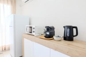 Terrace with Sea View - Pool, Parking and AC