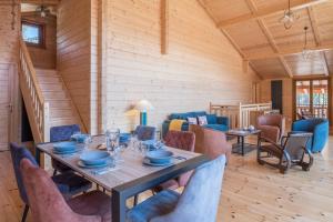 Large chalet for 10 with beautiful garden