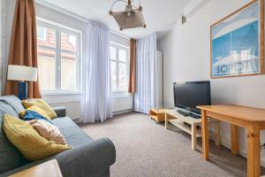 Zabytkowa kamienica przy plaży by NorthSide Apartments