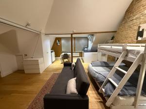 3 x Studios Golden Manor