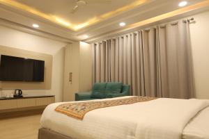 Auraa Suites