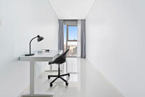 Luxurious 2 BR Apatment in Paramount Midtown, Prime Location