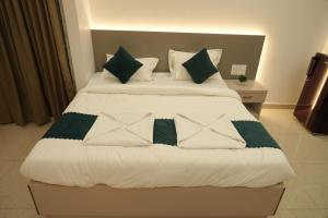 Hi-Fi Service Apartment