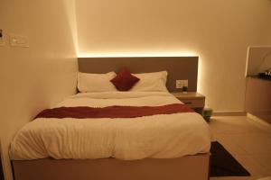 Hi-Fi Service Apartment