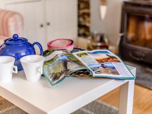 Sunny Shores - Uk32245