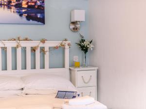 Sunny Shores - Uk32245