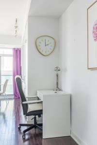 50 Floor 1 Bedroom Condo in the Heart of Downtown Toronto
