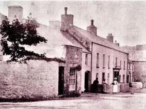 Bwthyn Strathmore - Charming 18th-Century Cottage in Solvas Heart