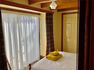 Bwthyn Strathmore - Charming 18th-Century Cottage in Solvas Heart