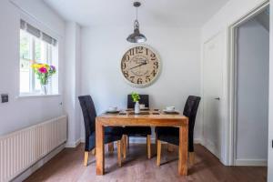 55 Incline Way - Saundersfoot Coastal Retreat with Patio & Parking