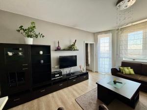 Cozy, beautiful view - 1 stop by train to old town