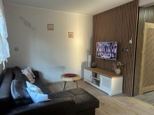 Mazury Dom Oskar nad jeziorem Sasek Wielki z jakuzzi