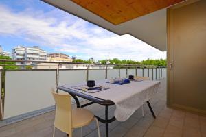 Coastal flat with spacious balcony