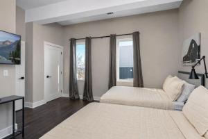 Gorgeous New Nash Home - Rooftop Views - Hot Tub