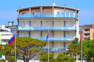 Central Lignano flat with balcony