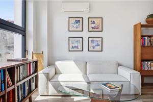 Modern Brooklyn Retreat w Balcony and City Views