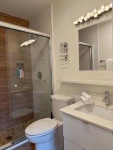 Bright 2BR Coastal Suite Apt22