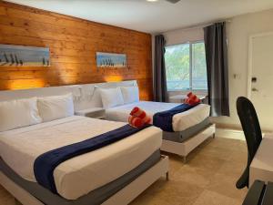 Bright 2BR Coastal Suite Apt22