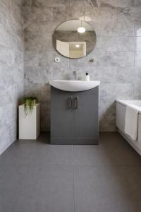 Elegant & Modern Flat in Wimbledon