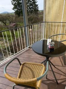 3 Ferienwohnung in 1 Haus mit großem Esstisch und Wohnzimmer