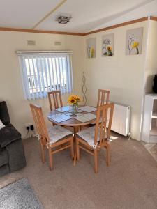 Browns caravan rentals, ingoldmells 4 berth caravan silver beach