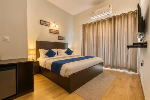 The sapphire premium apartment # Prime Location # Luxury rooms #Near Prem Mandir # Restaurant # Lift # Big Private Parking # Lawn #