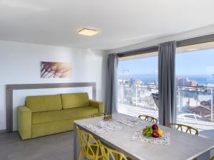 Penthouse with sea and lagoon view