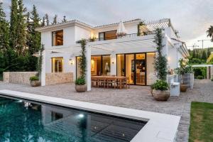 Villa Hermossa with Private Pool in Balearic Islands