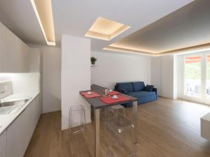 Modern seaside flat with spacious balcony