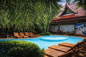 MIRA Condo 1BR Pool View NBC Nai Harn