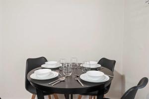 4 Min Drive Downtown - 7 Min Walk to Golden Belt