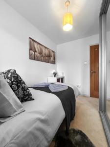 Executive 4BR House Canary Wharf , Private Parking & Garden , E14