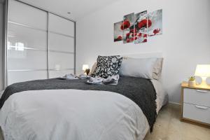 Executive 4BR House Canary Wharf , Private Parking & Garden , E14