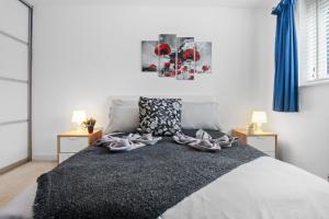Executive 4BR House Canary Wharf , Private Parking & Garden , E14