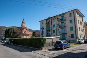 Tinas lake view apartment