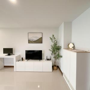 Elegant Modern White Suite