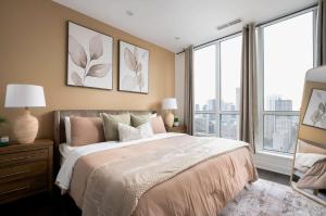 Luxury 3BR 2BA for 8 with Parking and Stunning Skyview!
