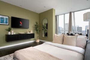 Luxury 3BR 2BA for 8 with Parking and Stunning Skyview!