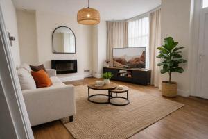 Modern 2BR Near Pavilion Gardens, Buxton