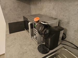 Centre Design Suite O2 Arena - Parking - large glass balcony - big TV - Coffee, 24-7 Self Check-in