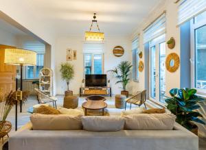 Urban Balcony Retreat- Near Galata Metro