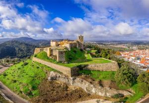 Casa com Piscina Privada em Palmela - Jardim & Estacionamento