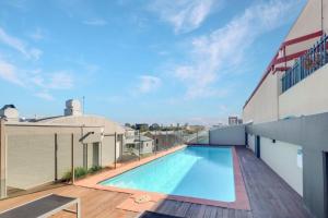 Chippendale unit with parking, walk to USYD and station